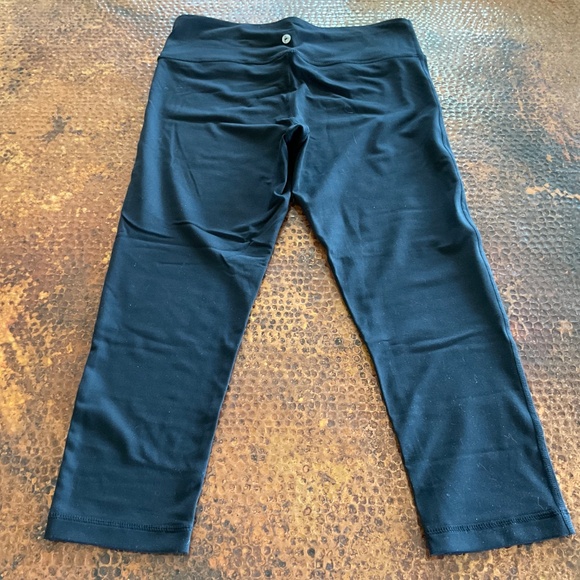 90 Degree by Reflex Capri Leggings. Size M Black - Picture 3 of 6